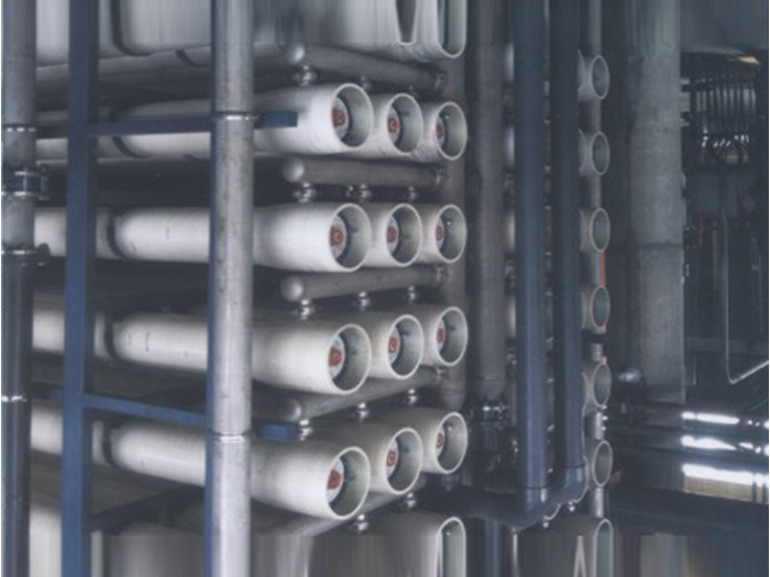 水处理设备及反渗透装置